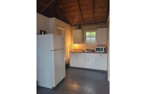 Grand Bend Kabine | Cozy Cabin #1, one block to the beach