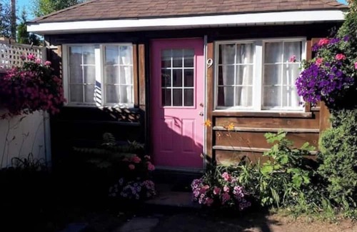 Grand Bend Kabine | Cozy Cabin #9, one block to beach