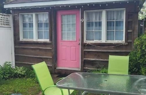 Grand Bend Kabine | Cozy Cabin #9, one block to beach