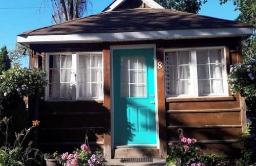 Grand Bend Kabine | Cozy Cabin #7, one block to beach