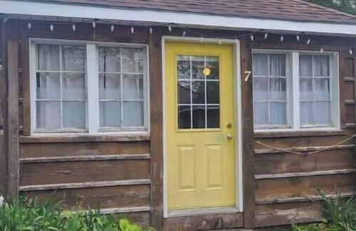 Grand Bend Kabine | Cozy Cabin #6, one block to beach