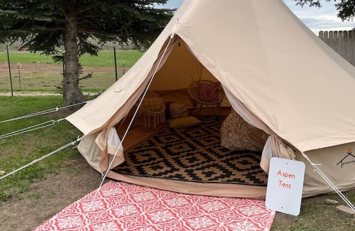 Palisades Wohnmobilvermietung | The Aspen Boho Glamping tent