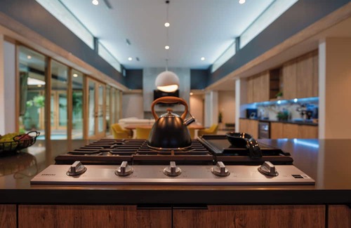 Edinburg Haus | The Ultimate Retreat Home