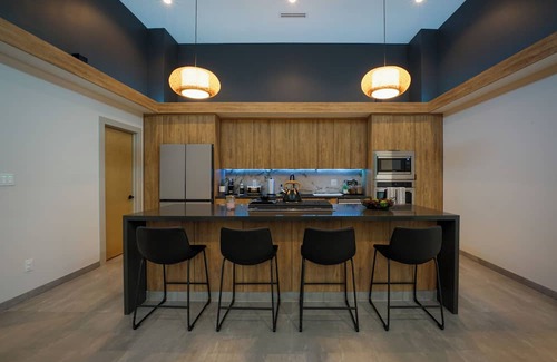 Edinburg Haus | The Ultimate Retreat Home