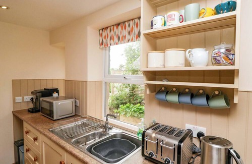 Silverdale Hütte | 28 ROCK VILLAS, pet friendly, with open fire in Silverdale