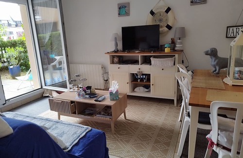 Cabourg Wohnung | Charming garden for two 450 m from the sea