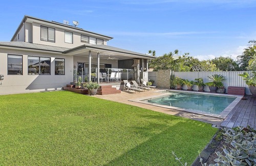 Shelly Beach Haus | SHELLY BEACH HOUSE - FAMILY FRIENDLY WITH POOL, WALK TO BEACH