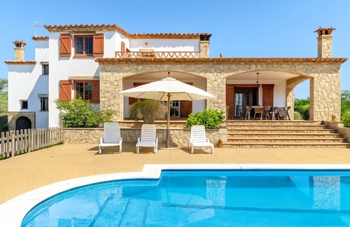 Can Carbonell Haus | Ca la Goyi: swimming pool, games room, petanque, table soccer, ping-pong. All in one.
