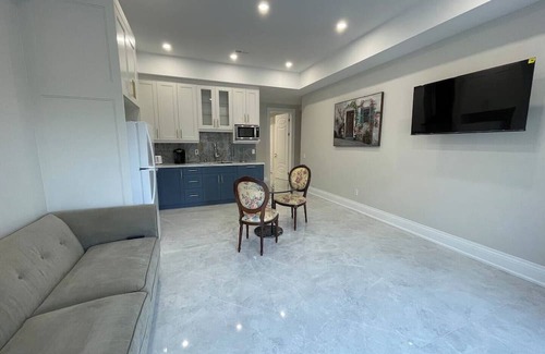 Thornhill Haus | Luxury Suite in New Custom Home