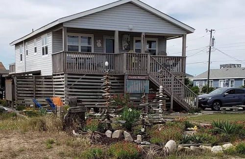 Colington Hütte | Counting Pelicans + Ocean View + Pelican Hunt in Kill Devil Hills, NC