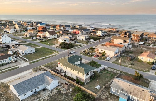 Colington Hütte | Counting Pelicans + Ocean View + Pelican Hunt in Kill Devil Hills, NC