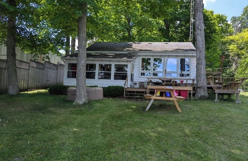 Kawartha Park Kabine | Lakefront cottagenTrue cottage charm.wide open lake views