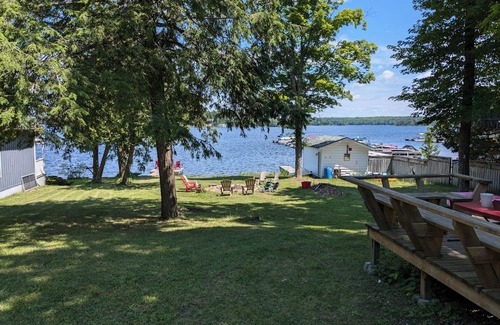 Kawartha Park Kabine | Lakefront cottagenTrue cottage charm.wide open lake views