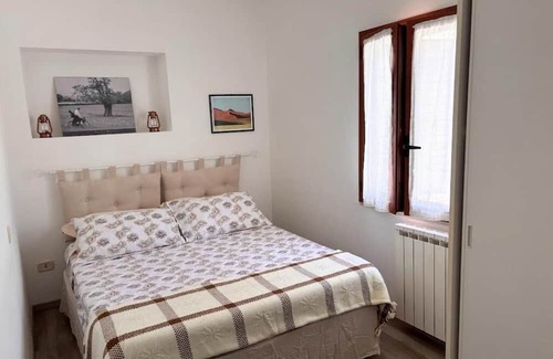 Magomadas Wohnung | Bosa Apartment large terrace with a view