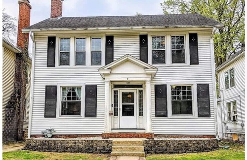 Decatur Haus | Historic Charming 4BR on the WestEnd near Millikin