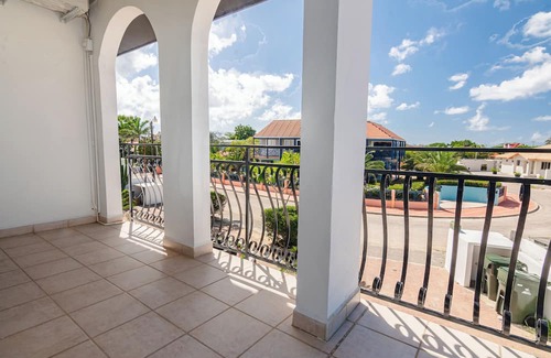 Bubali Haus | Spectacular 8 br Villa with Pool & Garden Close to Super Food.