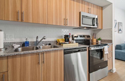 Addicks Wohnung | "GuestReady Cozy Retreat: Relax in Style"