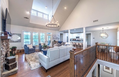 Reynolds Landing Hütte | 4BR Retreat with Space & Style