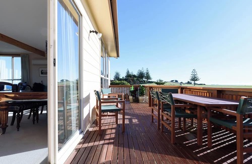 Low Head Haus | Old-School Charm Meets Beachside Bliss