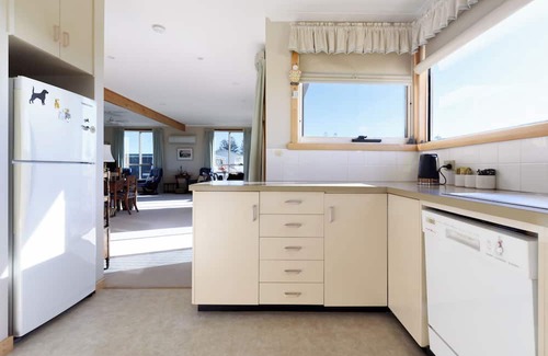 Low Head Haus | Old-School Charm Meets Beachside Bliss