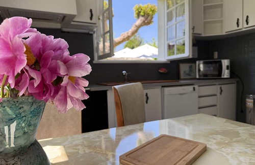 Payzac Haus | Spacious family house in the heart of Payzac with private garden, up to 10 people, pets allowed