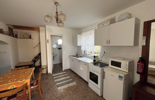 Nemesgulacs Hütte | Cosy one bedroom cottage with perfect views with AC close to Lake Balaton