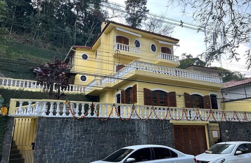 Historic Center Wohnung | Romantic Suite with balcony view in the Historic Center of Petrópolis