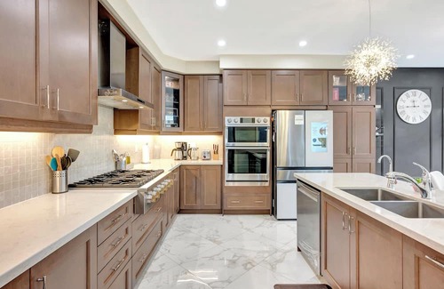 Stouffville Haus | Luxurious Master guest suite w/office space in Stouffville, Canada