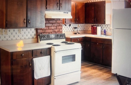 Anniston Haus | Deep stairs Loft with Wi-Fi, AC in charming Anniston