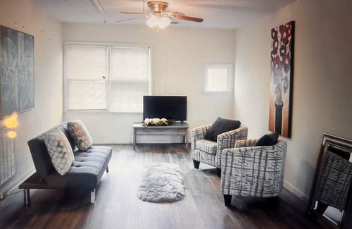 Anniston Haus | Deep stairs Loft with Wi-Fi, AC in charming Anniston