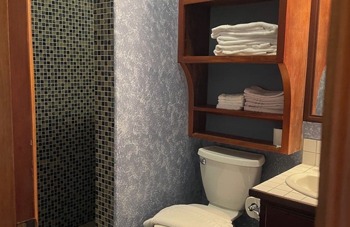 San Pedro Wohnung | ONE BEDROOM SUITE - Close to Beach
