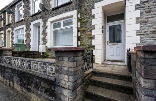 Abercynon Haus | 4 Bedrooms Sizeable for Contractors /Families