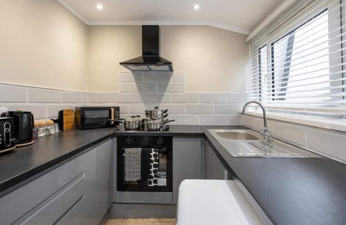 Abercynon Haus | 4 Bedrooms Sizeable for Contractors /Families