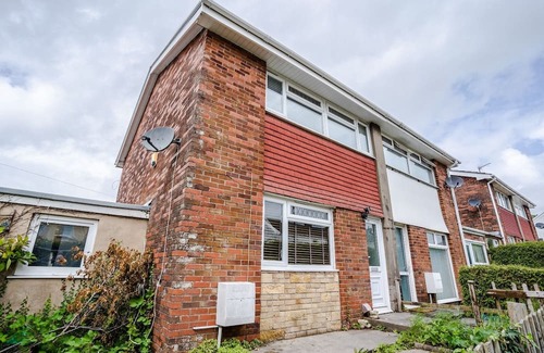 Pontlliw and Tircoed Haus | Parking, Smart TV in Each Room!