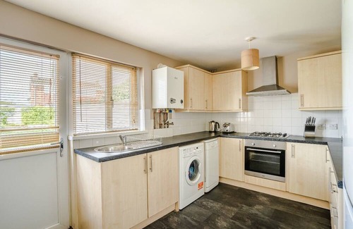 Pontlliw and Tircoed Haus | Parking, Smart TV in Each Room!