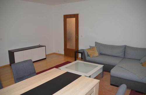 Neuhadern Wohnung | Sonnige ruhige Wohnung mit Balkon - gute Verkehrsanbindung - nice and quiet flat
