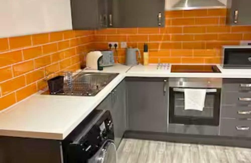 Uplands Wohnung | 2 Bed Flat, 2 En-Suites, Parking, Sleeps 6