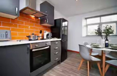 Uplands Wohnung | 2 Bed Flat, 2 En-Suites, Parking, Sleeps 6