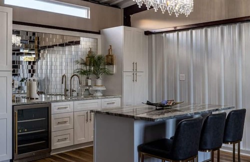 Rockdale Haus | Adjoining Suites|Country Deluxe Suite&Luxe Studio