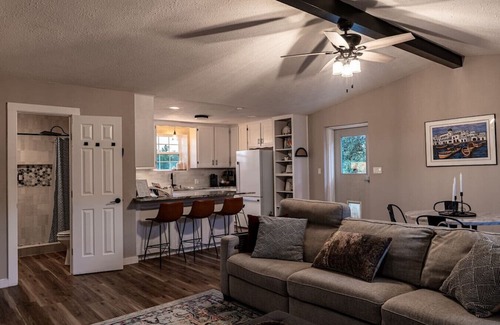 Rockdale Haus | Adjoining Suites|Country Deluxe Suite&Luxe Studio