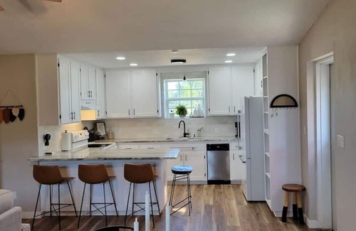 Rockdale Haus | Adjoining Suites|Country Deluxe Suite&Luxe Studio