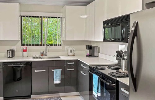 Novi Wohnung | Luxury 2BD | DT Novi | 3 Beds | Free Parking