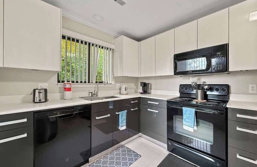 Novi Wohnung | Luxury 2BD | DT Novi | 3 Beds | Free Parking