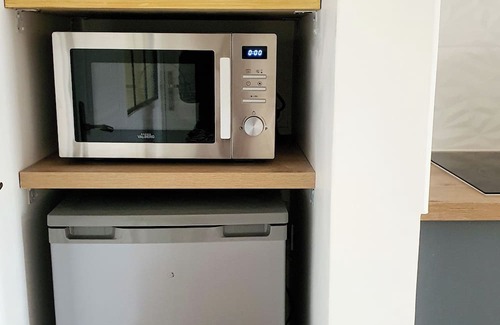 Saint-Genis-Laval Wohnung | Quiet, detached T2 apartment/10 min from Lyon Centre/Private car park/Terrace