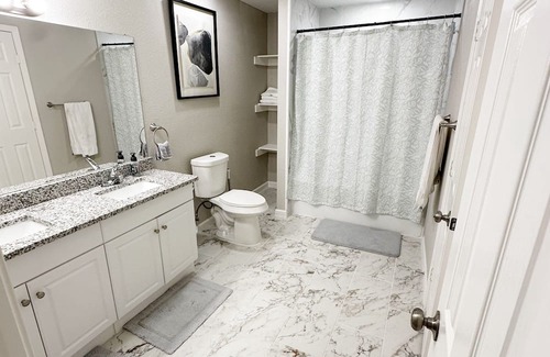 Fort Worth Haus | Ctrl+Alt +Relax - Cozy Work Stay house with WiFi, AC in Fort Worth