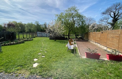 Saint-Amand-les-Eaux Wohnung | Ground floor studio 700 metres from the Thermes de Saint Amand les Eaux thermal baths
