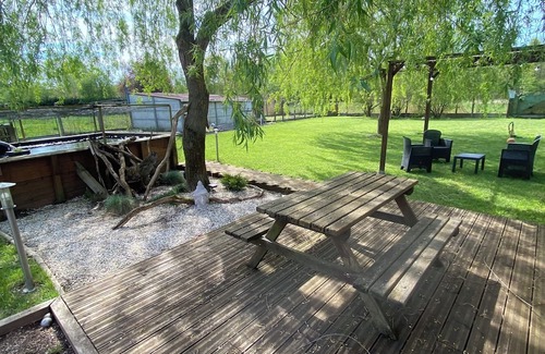 Saint-Amand-les-Eaux Wohnung | Ground floor studio 700 metres from the Thermes de Saint Amand les Eaux thermal baths
