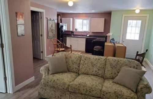 Arena Haus | Sugarland Suite - Cozy 1 BR on 10 acres on class 2 trout stream in Arena + WiFi