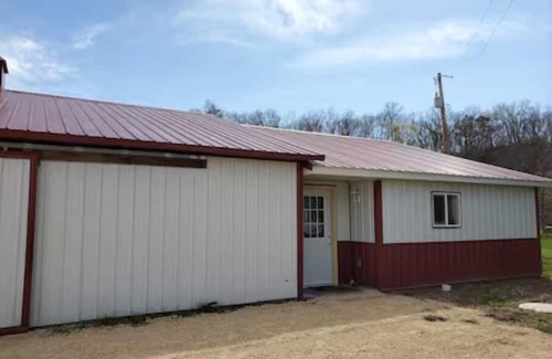 Arena Haus | Sugarland Suite - Cozy 1 BR on 10 acres on class 2 trout stream in Arena + WiFi