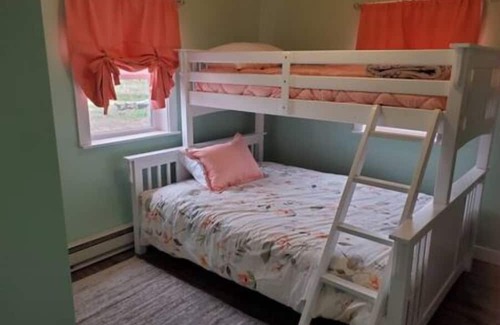 Arena Haus | Sugarland Suite - Cozy 1 BR on 10 acres on class 2 trout stream in Arena + WiFi